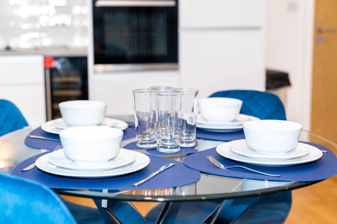 Maevela Apartments - Luxury Broad St Apartment - 2 Bed, 2 Bath - City Centre/Cube/Mailbox - With Underground Parking ✓- L Shape Sofa, Large 50 Inch Smart Tv With Free Netflix & Wifi Birmingham Exterior foto